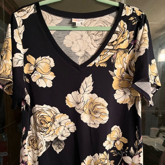 LuLaRoe Tops - Lularoe Christy Xl